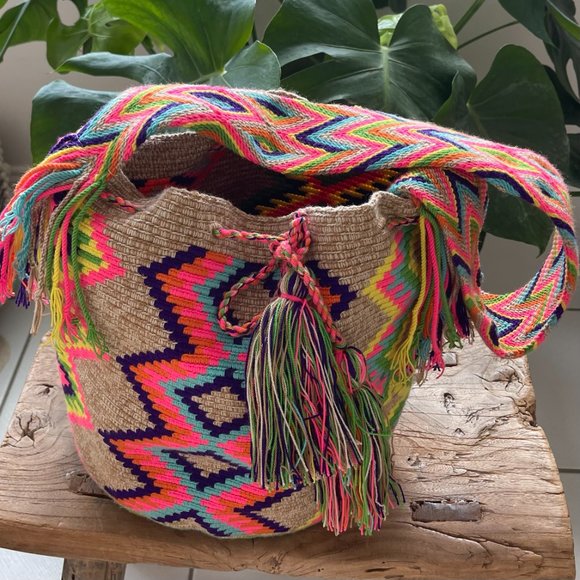 NEW - Wayuu Authentic Colombian Mochila handwoven bag - Picture 1 of 4